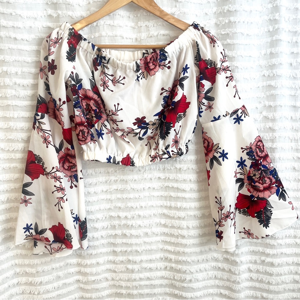 NWOT Cropped off the shoulder bell sleeve floral blouse top